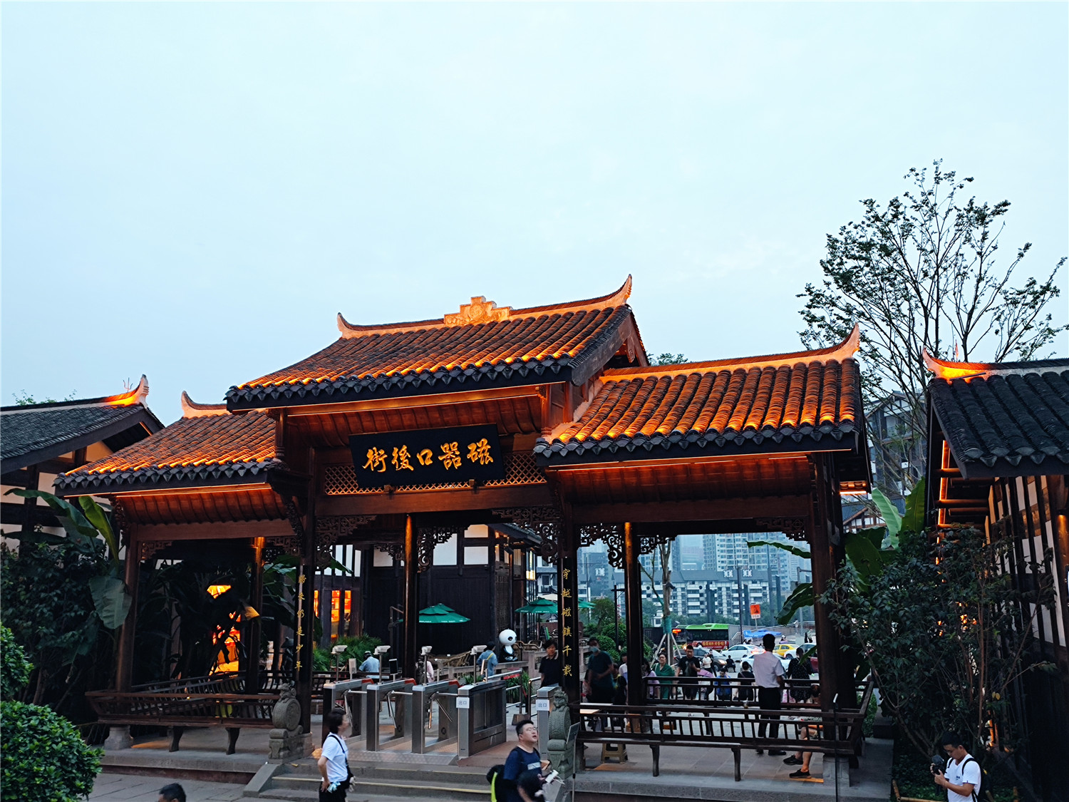 加速创建5a景区,重庆磁器口迎来新变化,更加华丽却太过商业