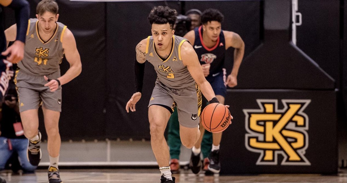 由于天赋不足,新疆放弃前ncaa一级联盟后卫阿迪力-库尔班,让他直接