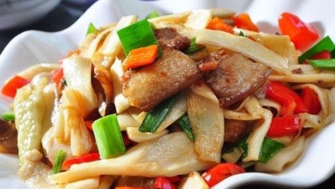清新爽口的减肥菜——酸笋炒肉,小孩吃了更强壮,补气养血