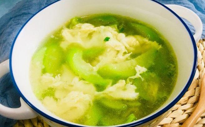 做丝瓜汤不要切了就下锅煮学会正确做法汤汁鲜