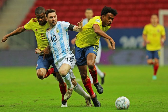 "巴阿大战"引两国总统互相叫板,梅西受伤,26年魔咒难破|美洲杯|巴西队