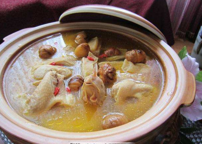 炖鸡肉时,很多人少了"关键一步"饭店大厨教你正宗做法