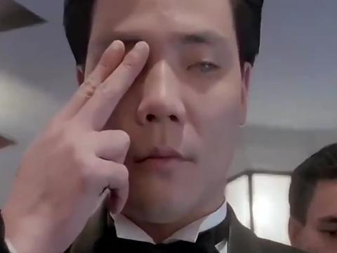 刀仔跟老千玩牌,第一把就直接梭哈,直接把对手心态搞崩