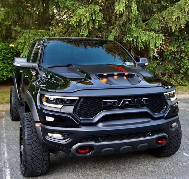 马力超700匹,4秒多破百,道奇ram trx实车,号称最强皮卡车