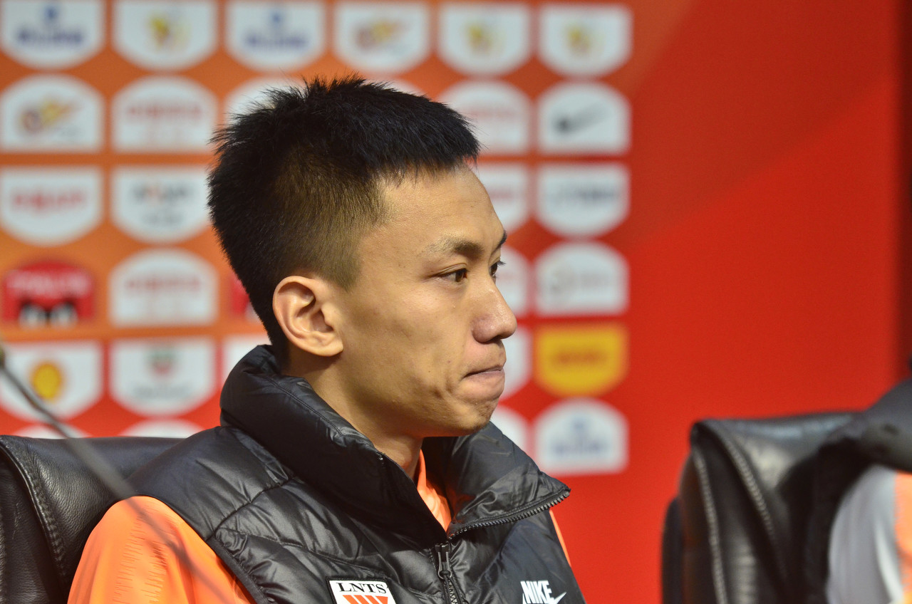 球员张弛受伤6月24日的队内训练赛中你无法预知下一刻的未来黑白相间