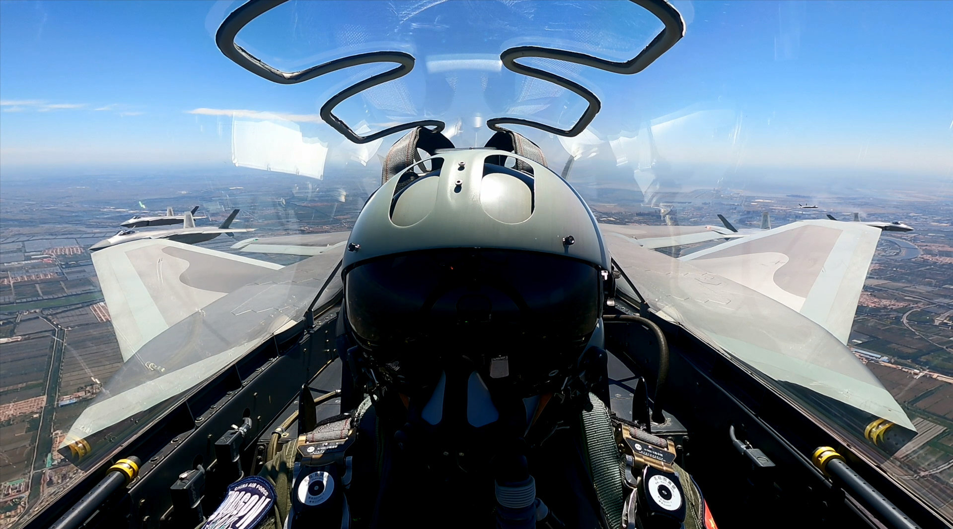 歼20座舱盖上的两条花纹是什么