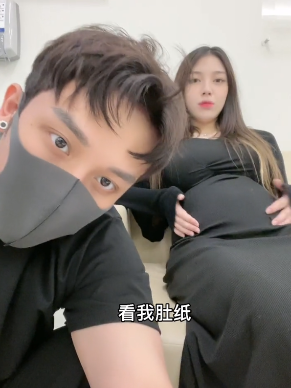 小猪先生兜儿晒孩子四维图大眼睛高鼻梁大嘴巴比小猪妹强多了