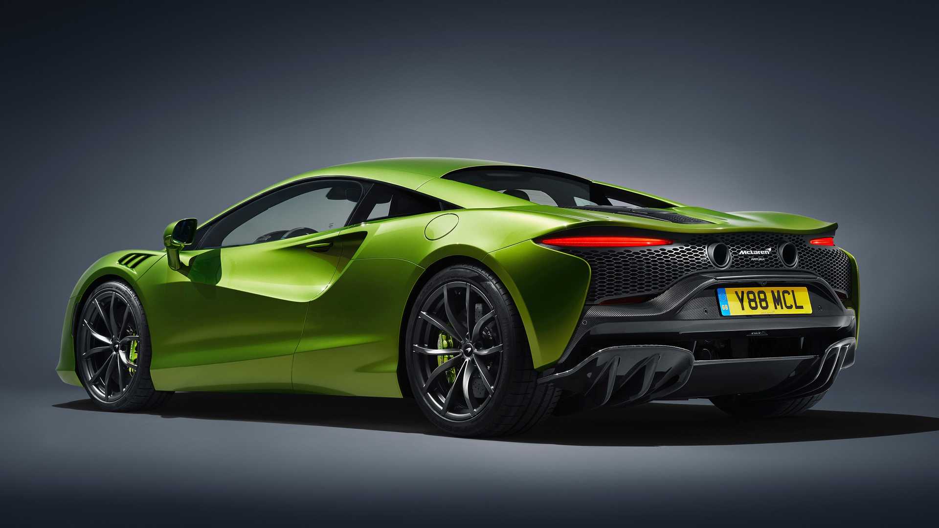 中置双出排气 配3.0t v6插混系统 迈凯伦artura亮相古德伍德展