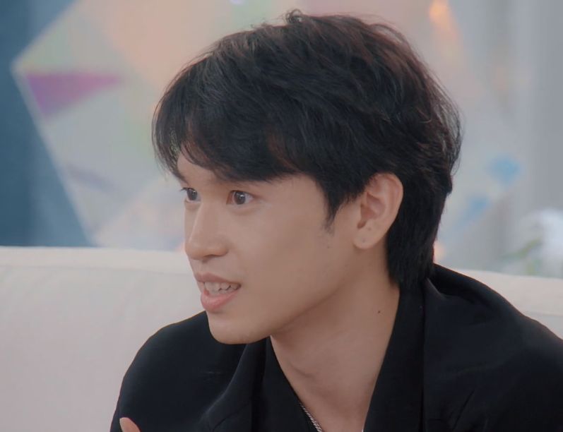 第四季里,一共六位嘉宾,四个是ceo,一个是女博士,一个是董助,要知道