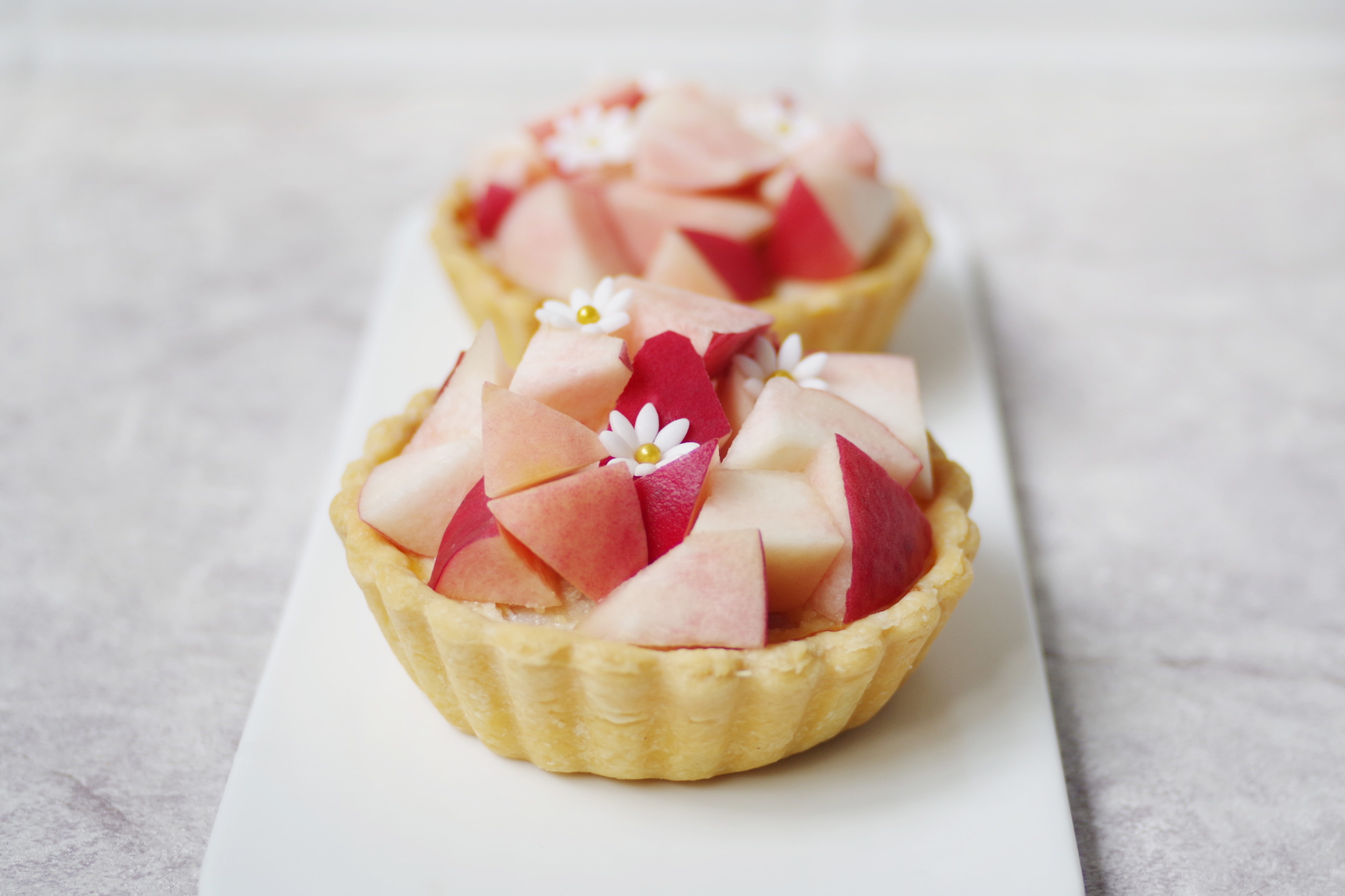 不一样的桃子甜品,蛋挞与之搭配,好看又美味