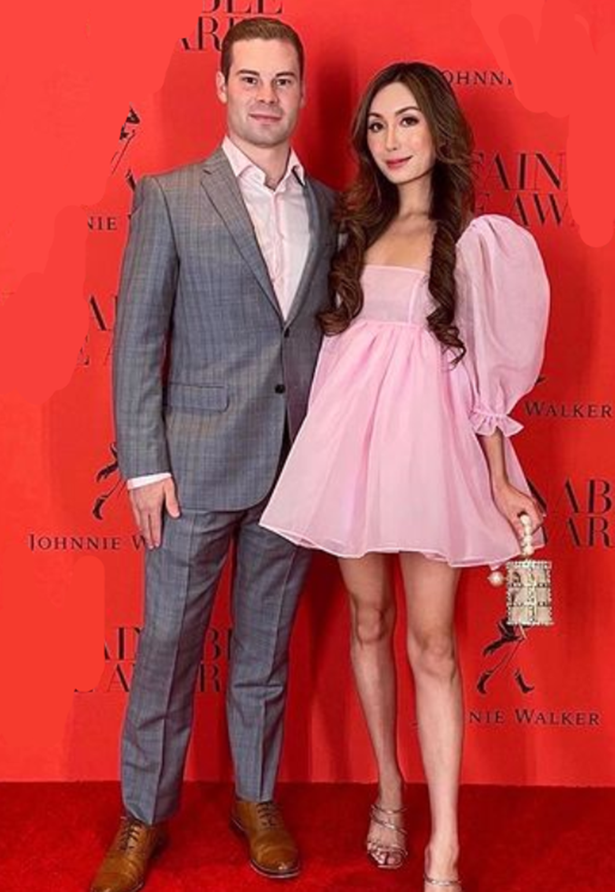 赌王外孙女官宣结婚!外籍未婚夫身材壮硕,求婚地奢华浪漫像皇宫