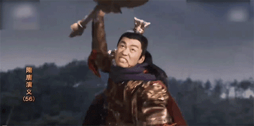 接着,他将手中400斤重的大锤奋力扔向空中,试图锤老天爷.