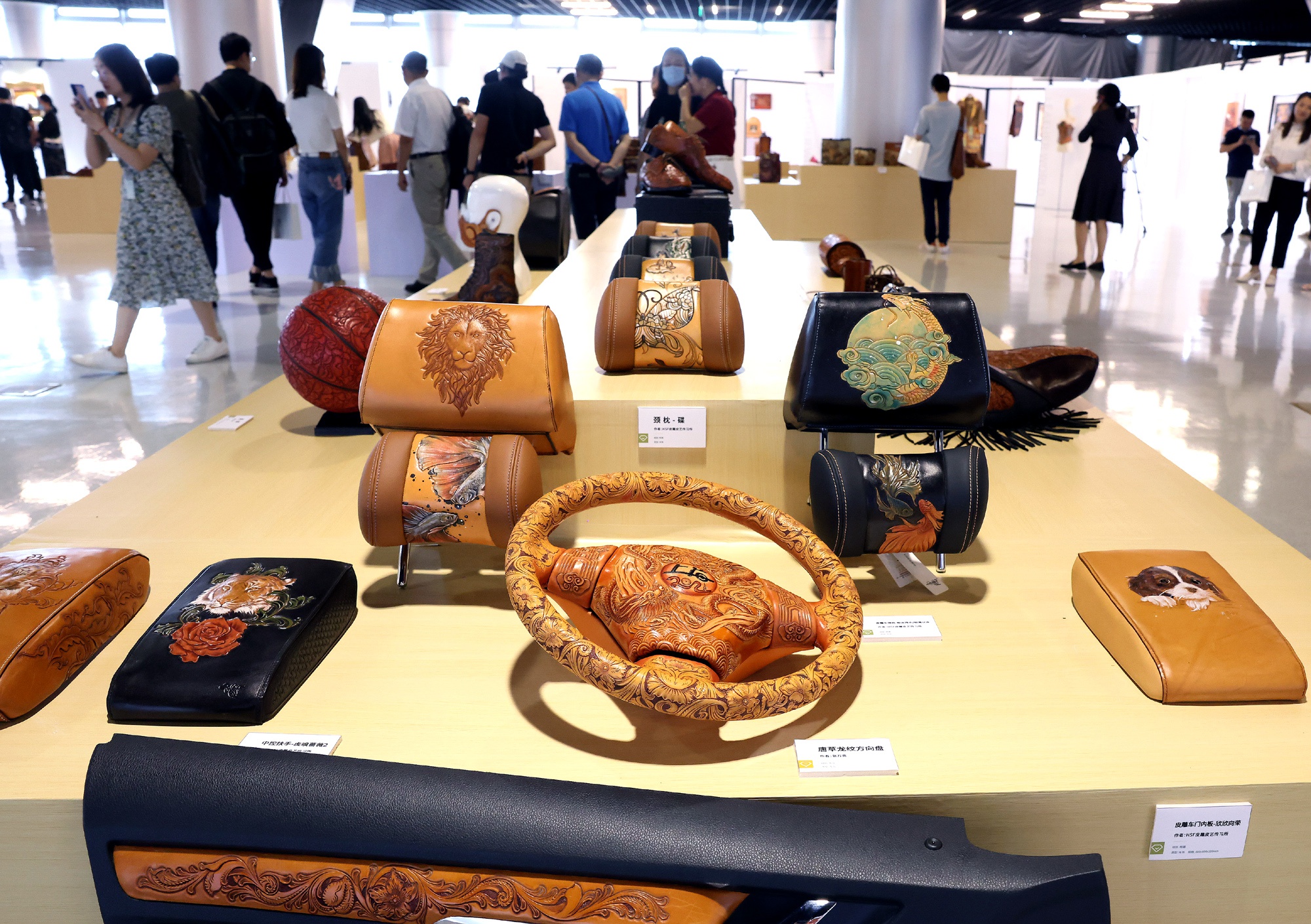 上海举行"皮里乾坤——中国皮革文化艺术主题展"