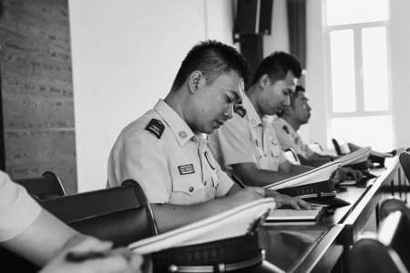 临汾支队举行晋升消防救援衔仪式休闲区蓝鸢梦想 - Www.slyday.coM