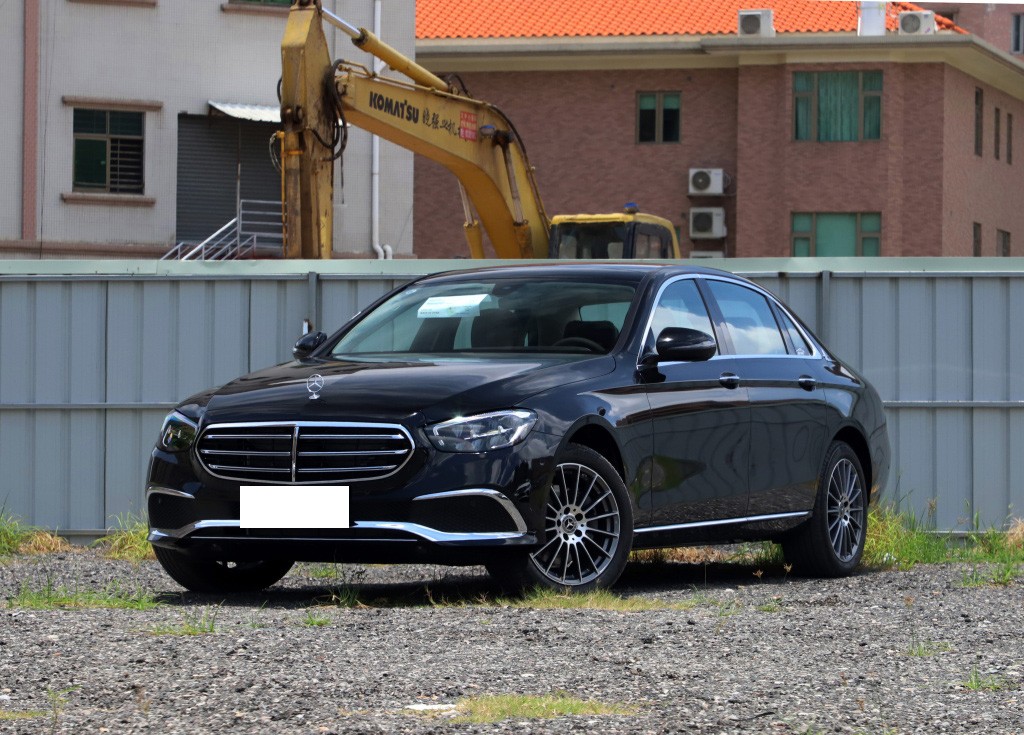 想买豪华中大型轿车,奔驰e级怎么样?优缺点你知道多少?