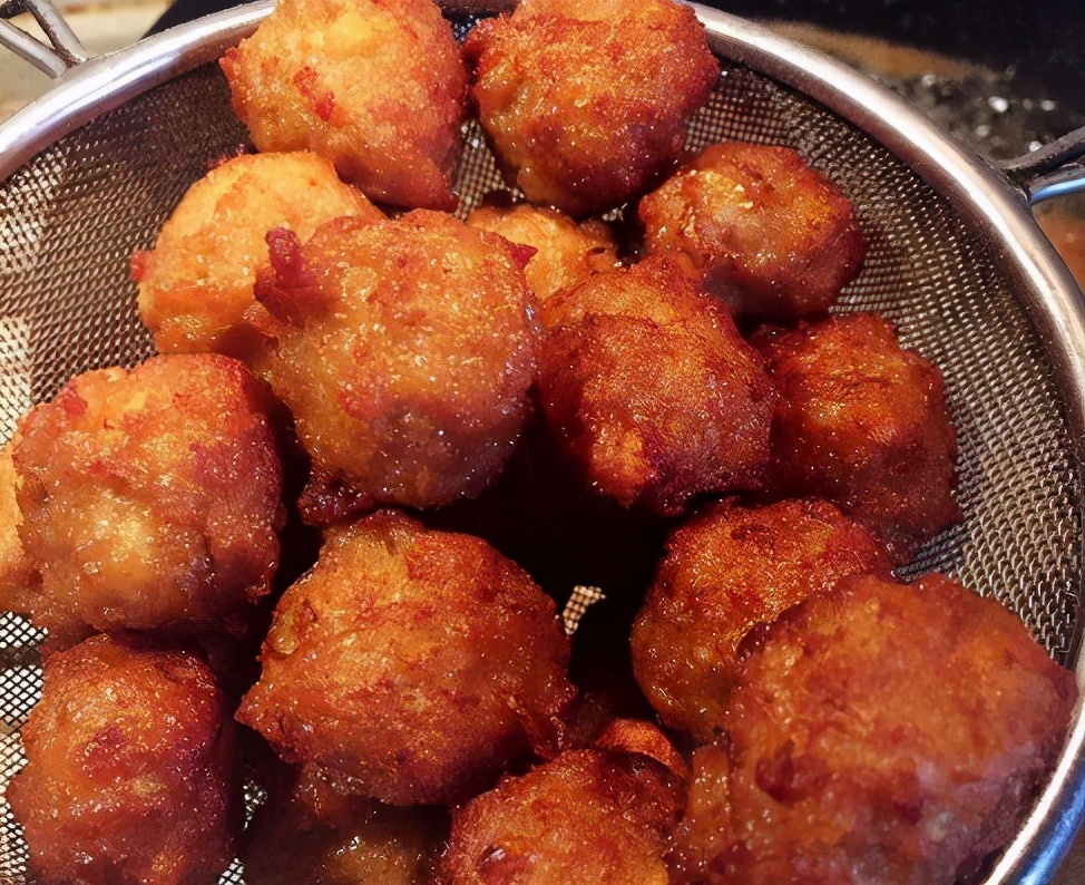 炸肉丸时,牢记"4窍门",丸子炸好外酥里嫩!