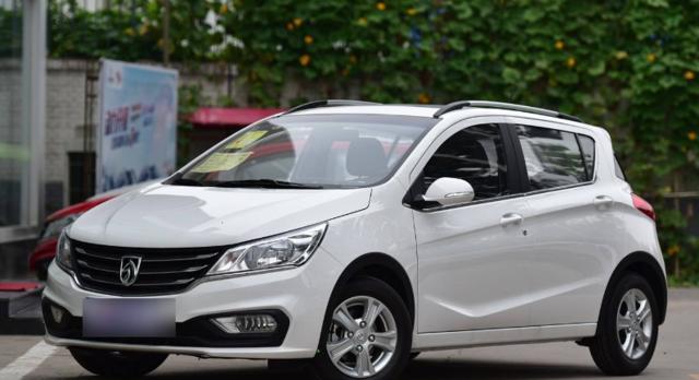 实拍宝骏敞篷车,回头率不输卡宴,车主:别羡慕,全球仅此一台