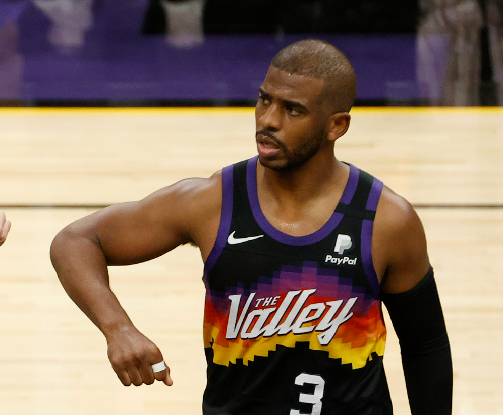 nba总决赛,保罗接近fmvp比起梅西与德约科维奇,80后的保罗年龄更大,他