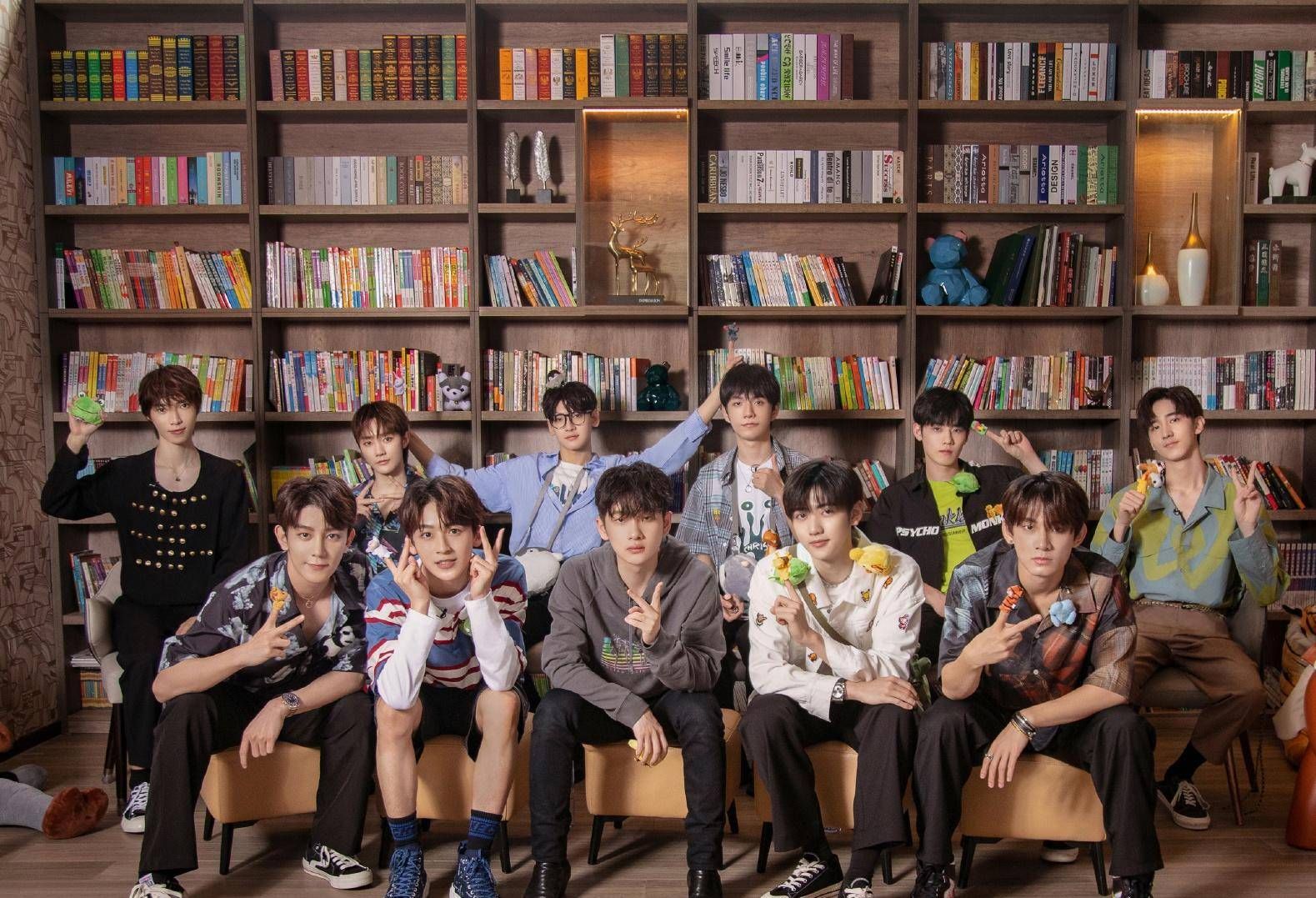 r1se毕业了,但总让人感觉到解散无效,除了没有全员合体的舞台,成员