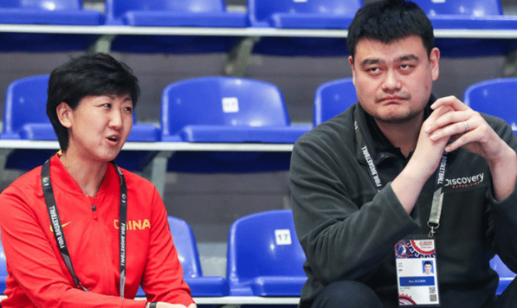 聚焦中国女篮男篮缺席承担重任许利民带队邵婷冲击领奖台