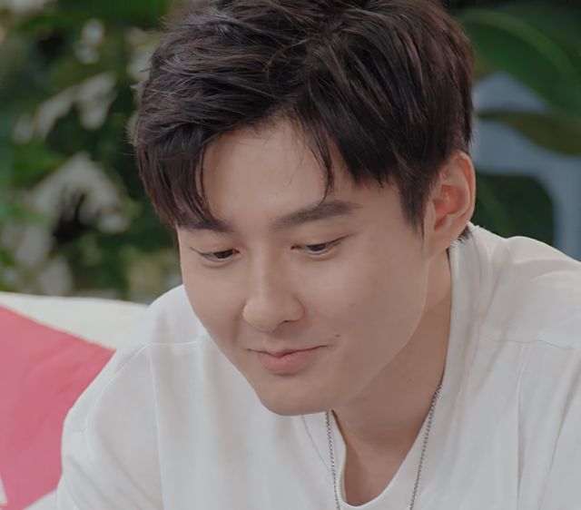 就喜欢扎西彭措,因为两人都喜欢卡丁车,他们没见面只看微博就对对方有