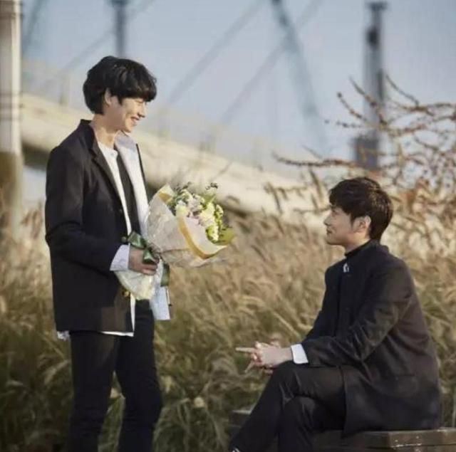 结束第一段恋情金希澈说自己不伤心20个月重回花瓣们怀抱