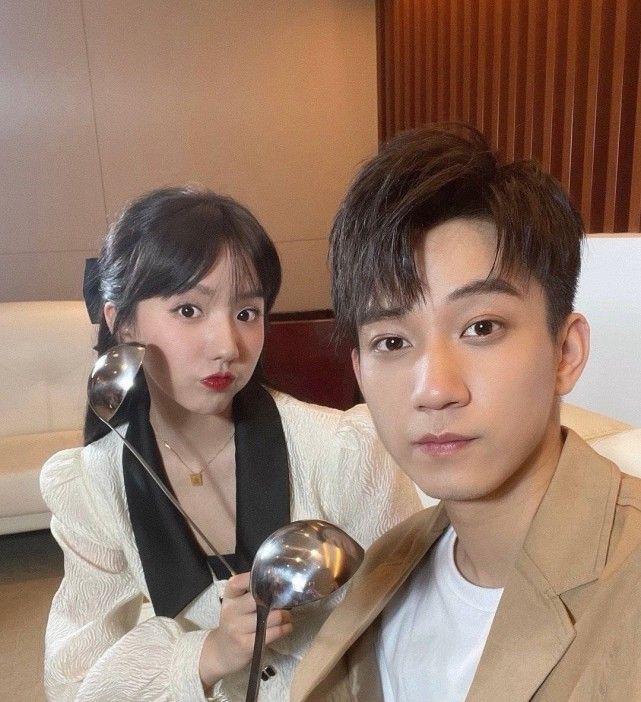 苏晓彤恋情被实锤与赵天昊牵手搂腰小仵作cp已彻底拆散