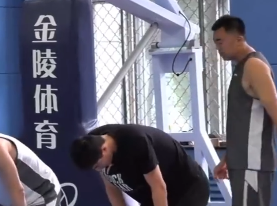 辽媒探班！大韩归队，蒋兴权指导杨鸣，新训练师现身，吴昌泽谦虚休闲区蓝鸢梦想 - Www.slyday.coM