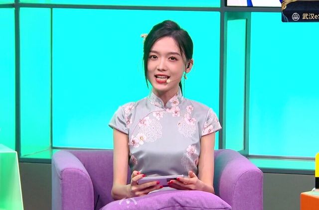 kpl三美女旗袍秀惊艳全场,梦泪反应却让人意外,梦嫂看到笑哭