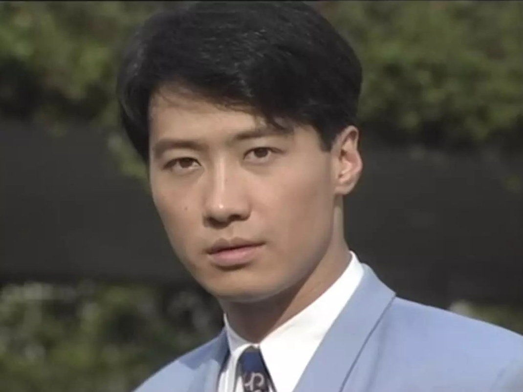 像黎明和刘德华,当年就靠俊俏的容颜,引万千少女竞折腰,黎明的眼睛