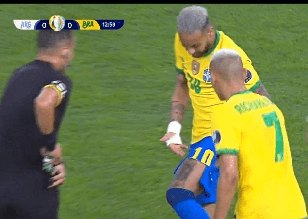 巨星待遇!梅西被铲的痛苦哀嚎,内马尔球裤都被扯烂了休闲区蓝鸢梦想 - Www.slyday.coM 巨星待遇!梅西被铲的痛苦哀嚎,内马尔球裤都被扯烂了休闲区蓝鸢梦想 - Www.slyday.coM