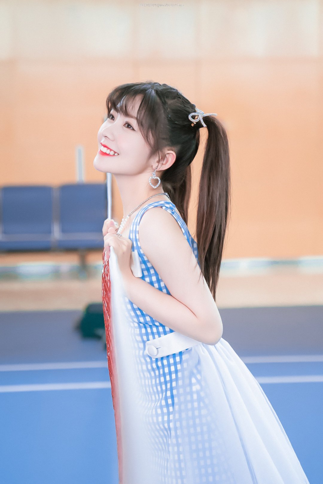 一只蓝精灵赖美云