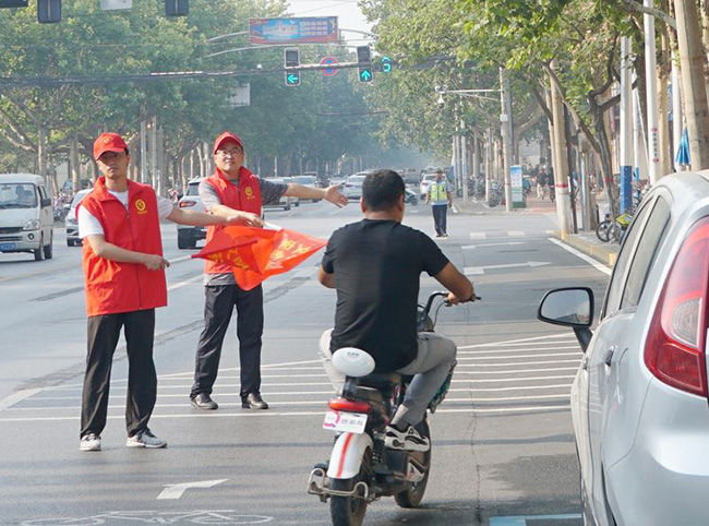 鸡泽县税务局开展文明交通志愿服务