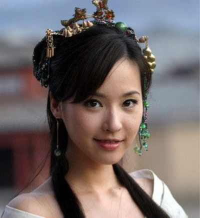 也正是因为《封神榜》,吴佳妮与饰演纣王的马景涛结识,当时的吴佳妮年