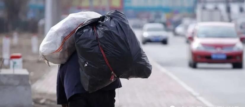 乔四的金牌打手,曾强抢民女作恶多端,晚年沦为流浪汉靠拾荒为生休闲区蓝鸢梦想 - Www.slyday.coM