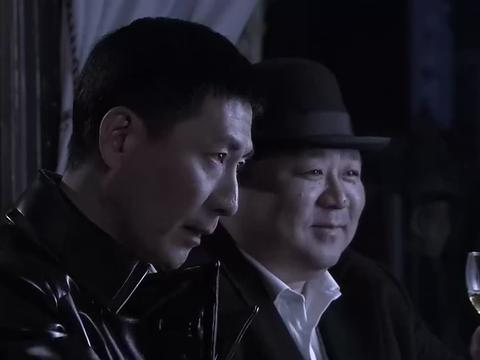 杜马又一次设圈套试探,燕双鹰愤然而去,一招就打晕杀手头目