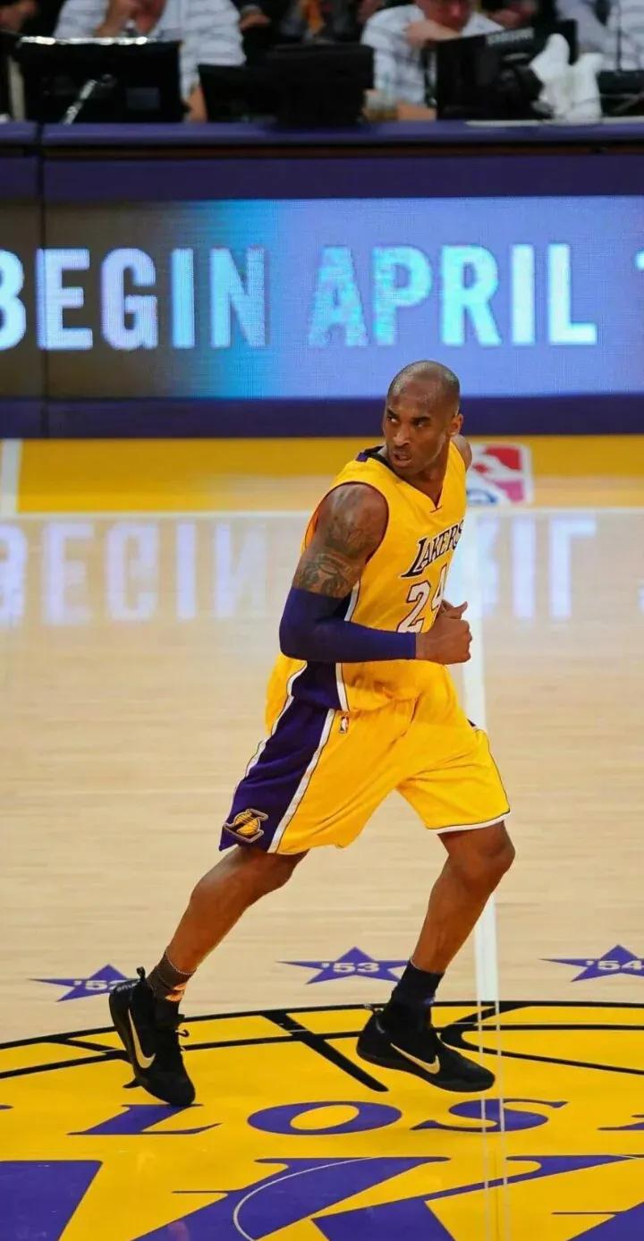 科比科比在打球时的影响力无需赘述,退役巡演的空前盛况足以说明他在