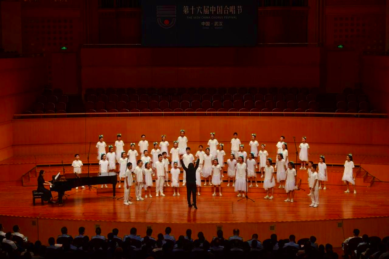 武汉育才小学合唱团,荣获第十六届中国合唱节童声组金奖