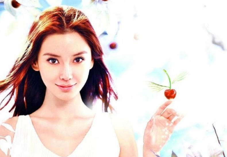 杨颖早期广告再次被扒出没有任何美颜这颜值能叫整过容