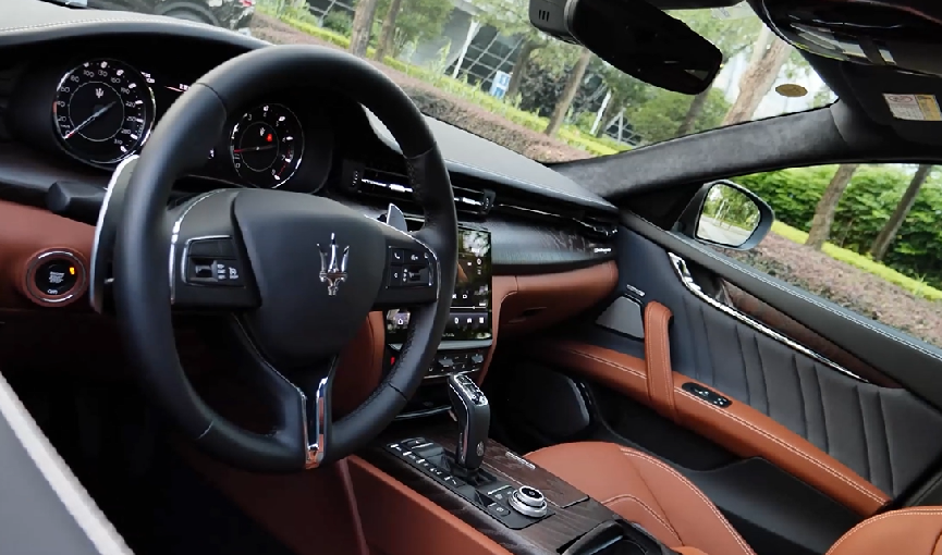 从这台总裁我们就可以看到,玛莎拉蒂内饰的风格真的非常的意式.