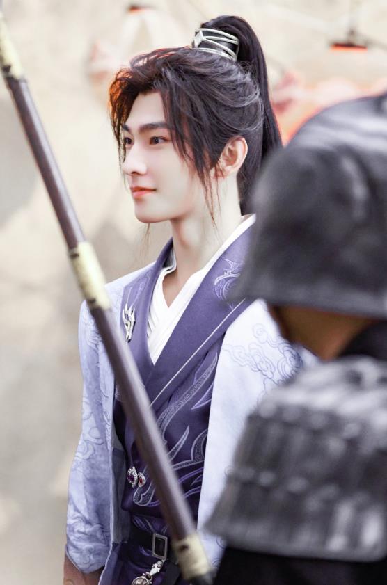 杨洋解锁新身份古装造型太飒了玉树临风少侠气质满满