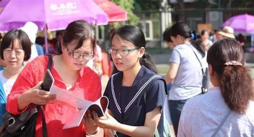 儿子被北大录取后,父亲“凡尔赛”发言火了,“睡觉都能考上”休闲区蓝鸢梦想 - Www.slyday.coM