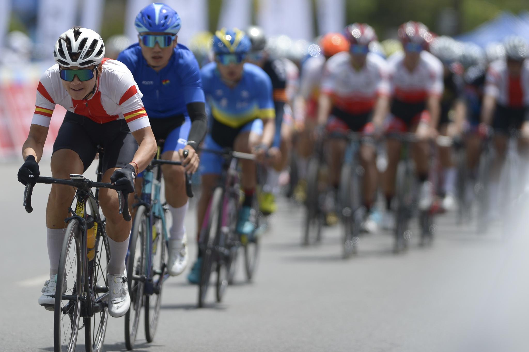 自行车——第二十届环青海湖国际公路自行车赛第一赛段赛况