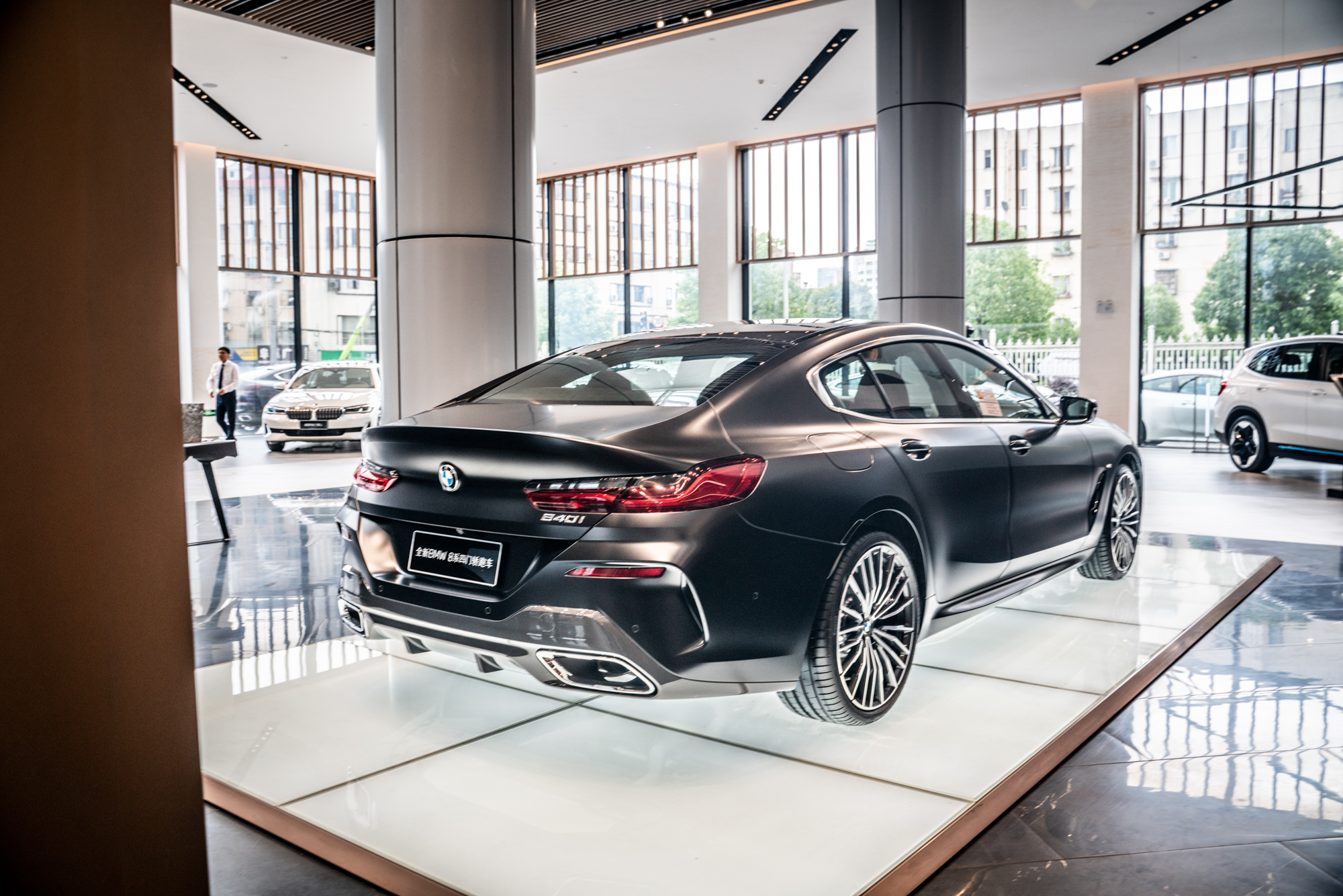 到店弹车:宝马8系四门轿跑,这真的是两年前的车?