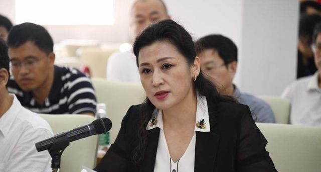 我国大学“最美”女校长,虽毕业于垫底211,却因颜值被人称赞休闲区蓝鸢梦想 - Www.slyday.coM