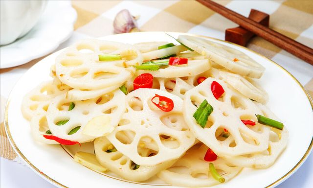 做凉拌藕片怎样才能不发黑教你一诀窍藕片鲜嫩爽脆很白净