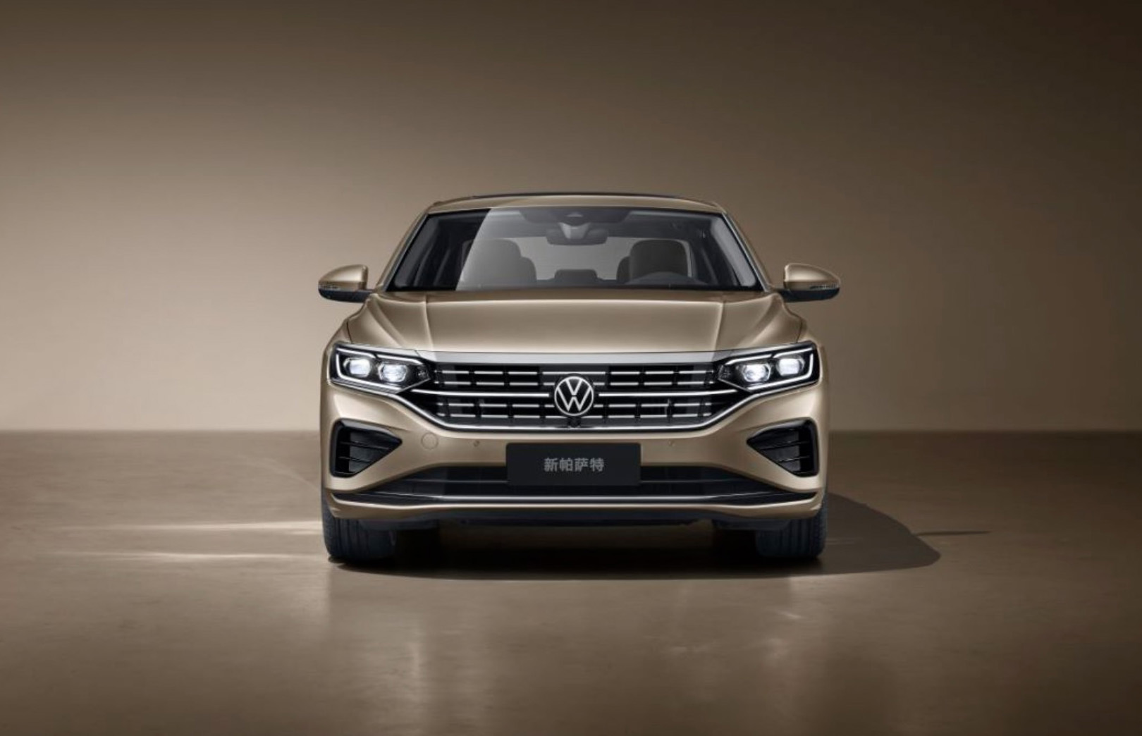 新款帕萨特即将亮相,外观更年轻运动,换装贯穿式尾灯很"灯厂"-新浪汽