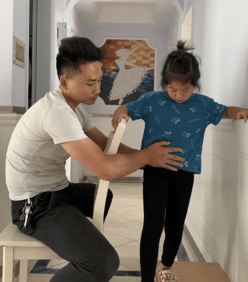 湖南5岁女孩练舞致截瘫,父母拒买轮椅帮其康复,1年后已能奔跑休闲区蓝鸢梦想 - Www.slyday.coM 湖南5岁女孩练舞致截瘫,父母拒买轮椅帮其康复,1年后已能奔跑休闲区蓝鸢梦想 - Www.slyday.coM