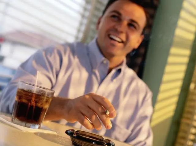 29岁小伙不痛不痒，查出尿毒症，排尿有5个变化，不能再拖休闲区蓝鸢梦想 - Www.slyday.coM