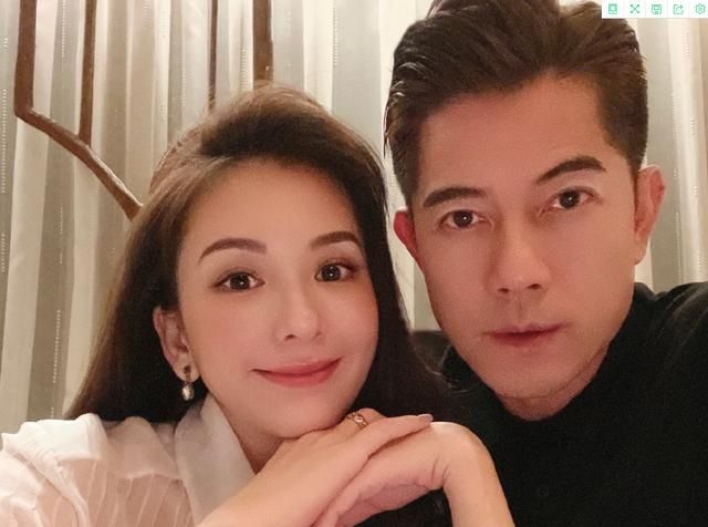 方媛带两个女儿回上海,老公郭富城未陪同,三人坐经济舱太接地气休闲区蓝鸢梦想 - Www.slyday.coM